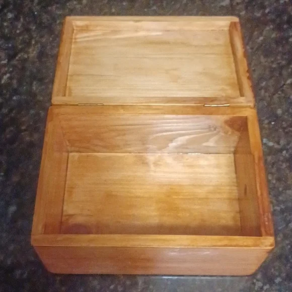 Homemade wooden trinket box - Picture 6 of 7